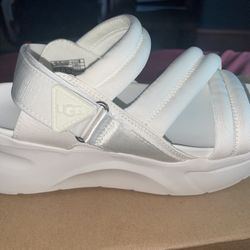 Women’s UGG Sandals Size 7