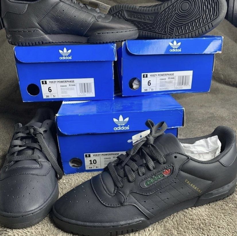 Accor halen Zaklampen Yeezy Powerphase Calabasas Youth size 6 Core Black Adidas sneakers for Sale  in Atlanta, GA - OfferUp