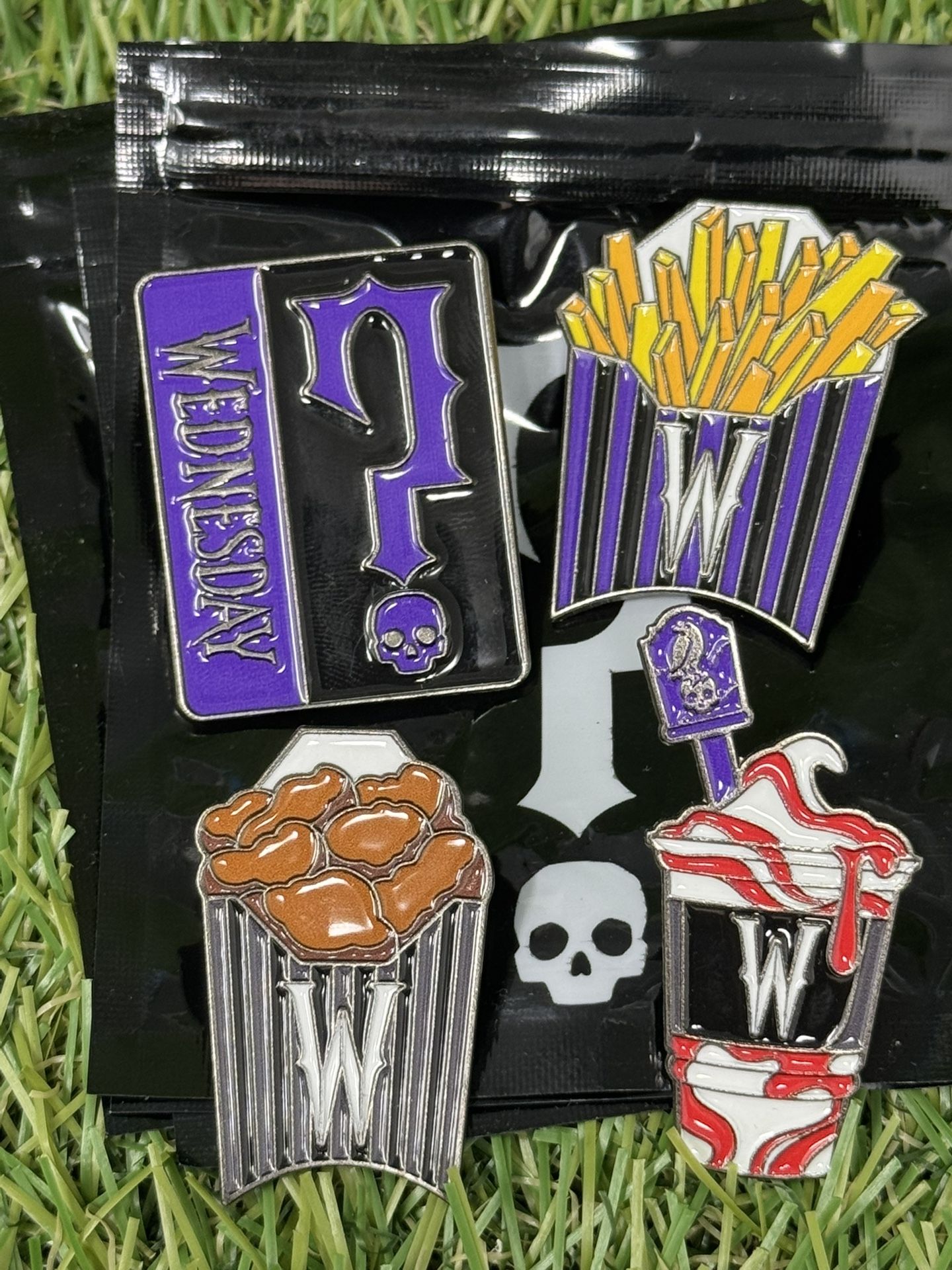 NEW Wendy’s x Wednesdays Adams Limited Edition Drive Thru Pop Up Pins (4)