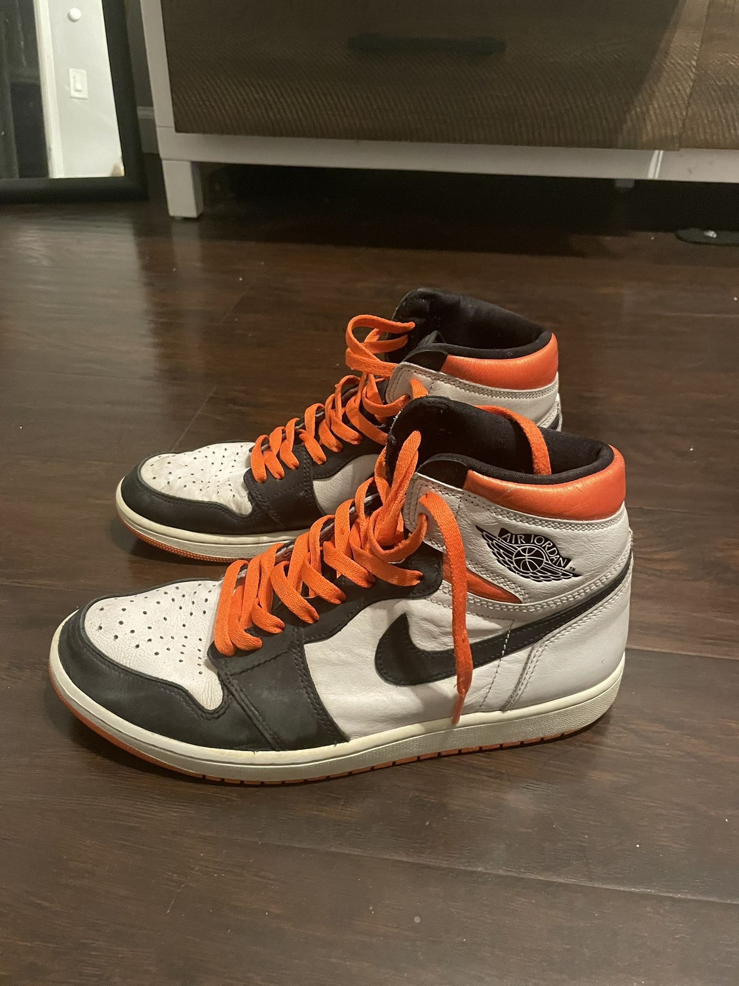 Jordan 1 Retro High Electro Orange