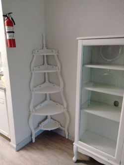 Corner shelf