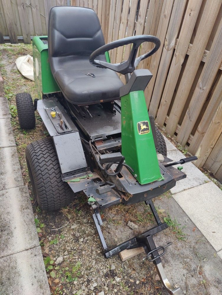 John Deere F725 Tractor