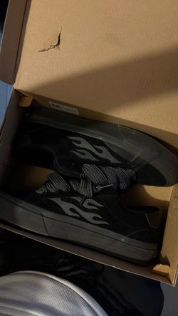 Shoes size 9