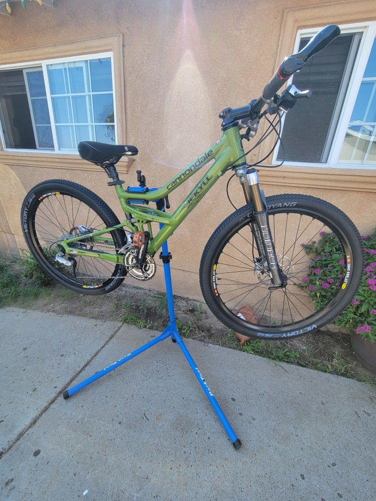 Cannondale Jekyll Mountain Bike 26" Wheels 