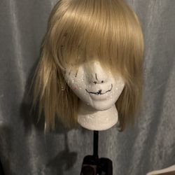 Short Platinum Blonde Wig