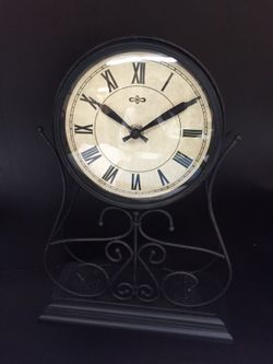 Beautiful antique style clock!!
