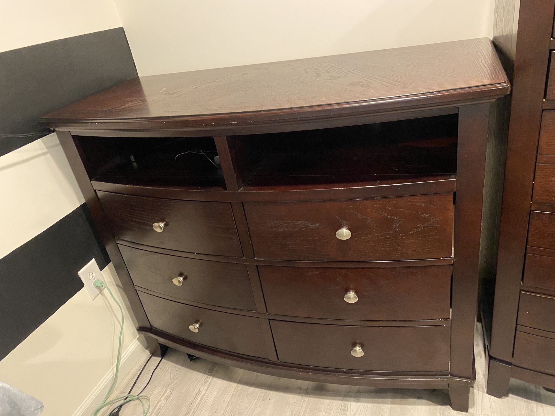 6 drawer Dresser/tv Stand