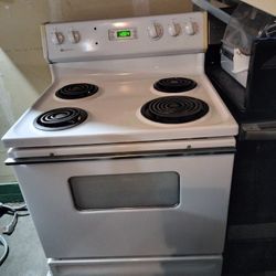 Americano White Range (Stove/Oven) - Can Deliver 