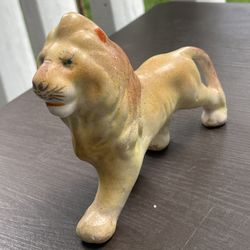 Decorative ceramic lion from the 1950s