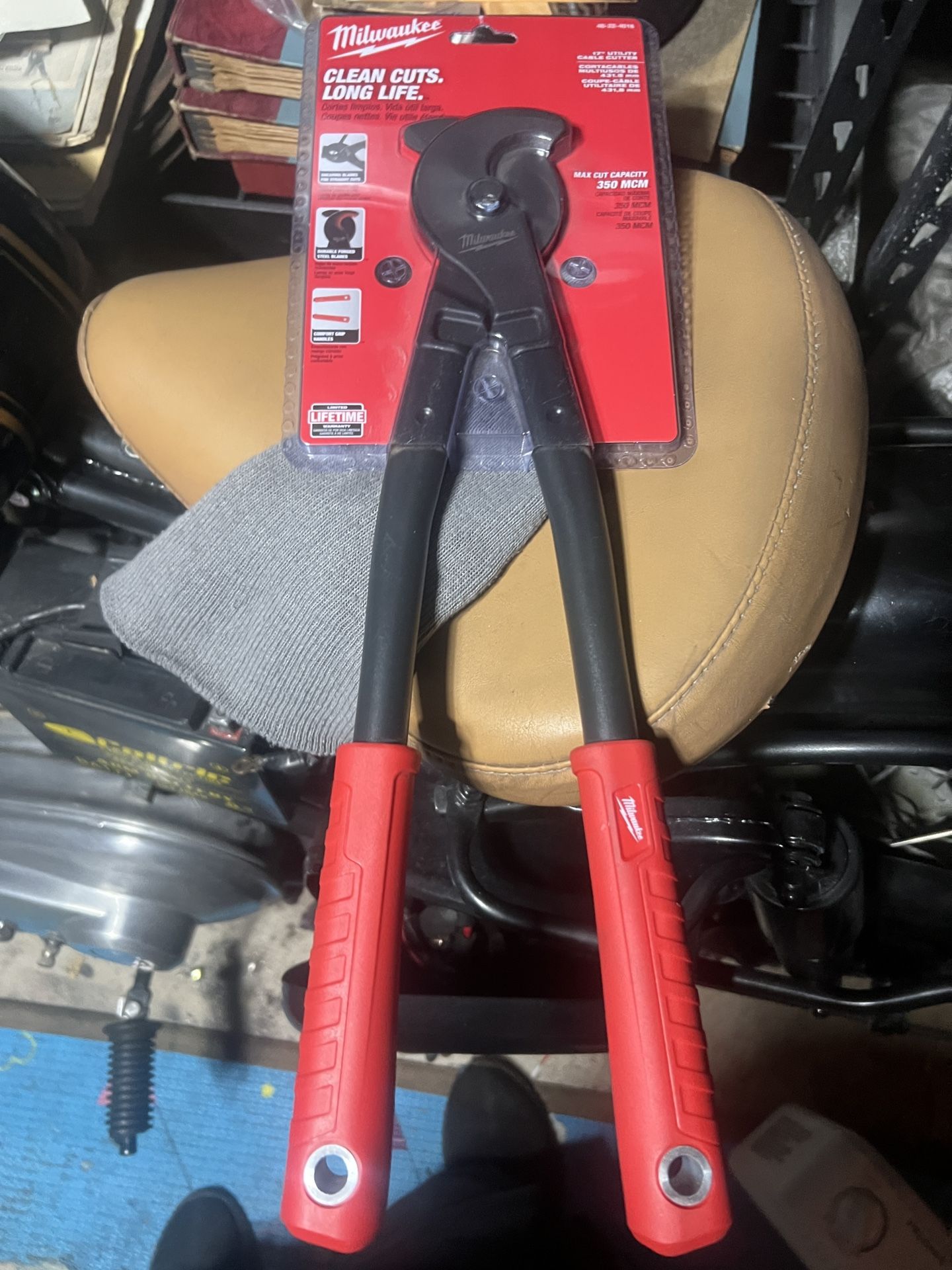 Milwaukee 17-inch Utility Cable Cutter (model 48-22-4016).