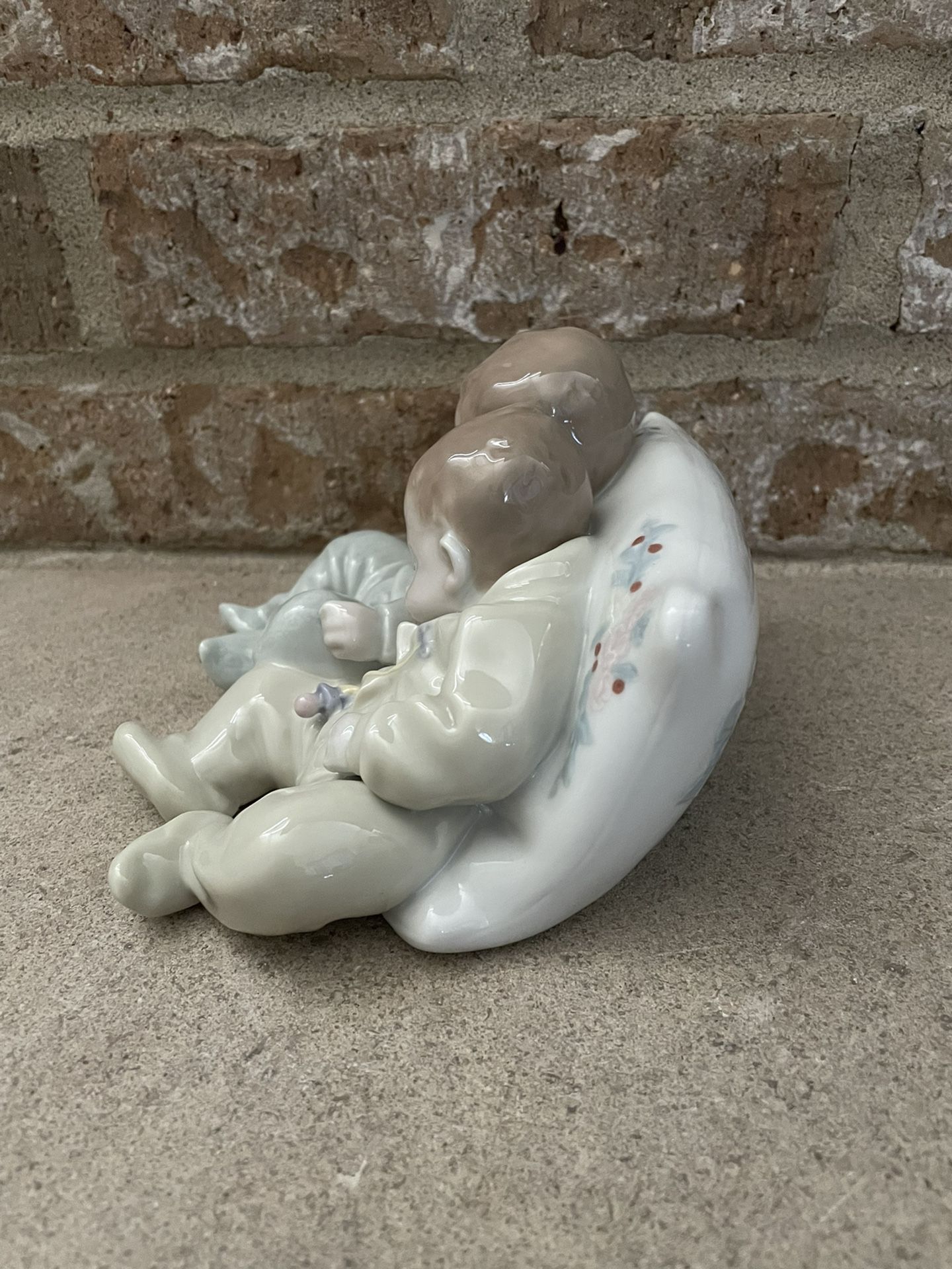 Lladro “Little Dreamers” Figurine 5772 for Sale in Aurora, IL