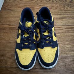 Navy-yellow Dunks