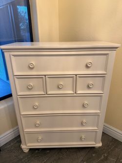 White Wood Dresser with 6 Drawers