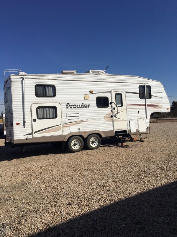 2006 prowler fifth wheel 26 ft slide out with bunkbeds for Sale in Garland, TX OfferUp