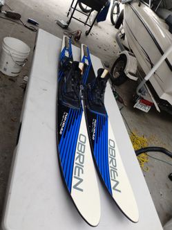 O'Brien water skis