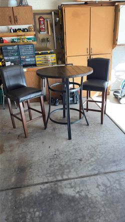 Bar Table With 2 Chairs