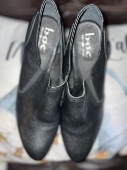 Used Womens B O C Shoes. Size 8.5
