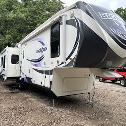 2014 Bighorn fifth wheel 36ft 3 Slide Out’s 2 Ac’s power awning