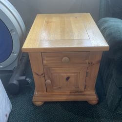 2 End tables Beautiful 