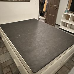 Queen Size Bed 
