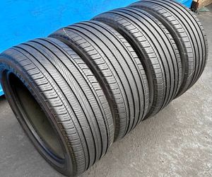 235 55 19 Michelin tires Con 80% de Vida Las 4