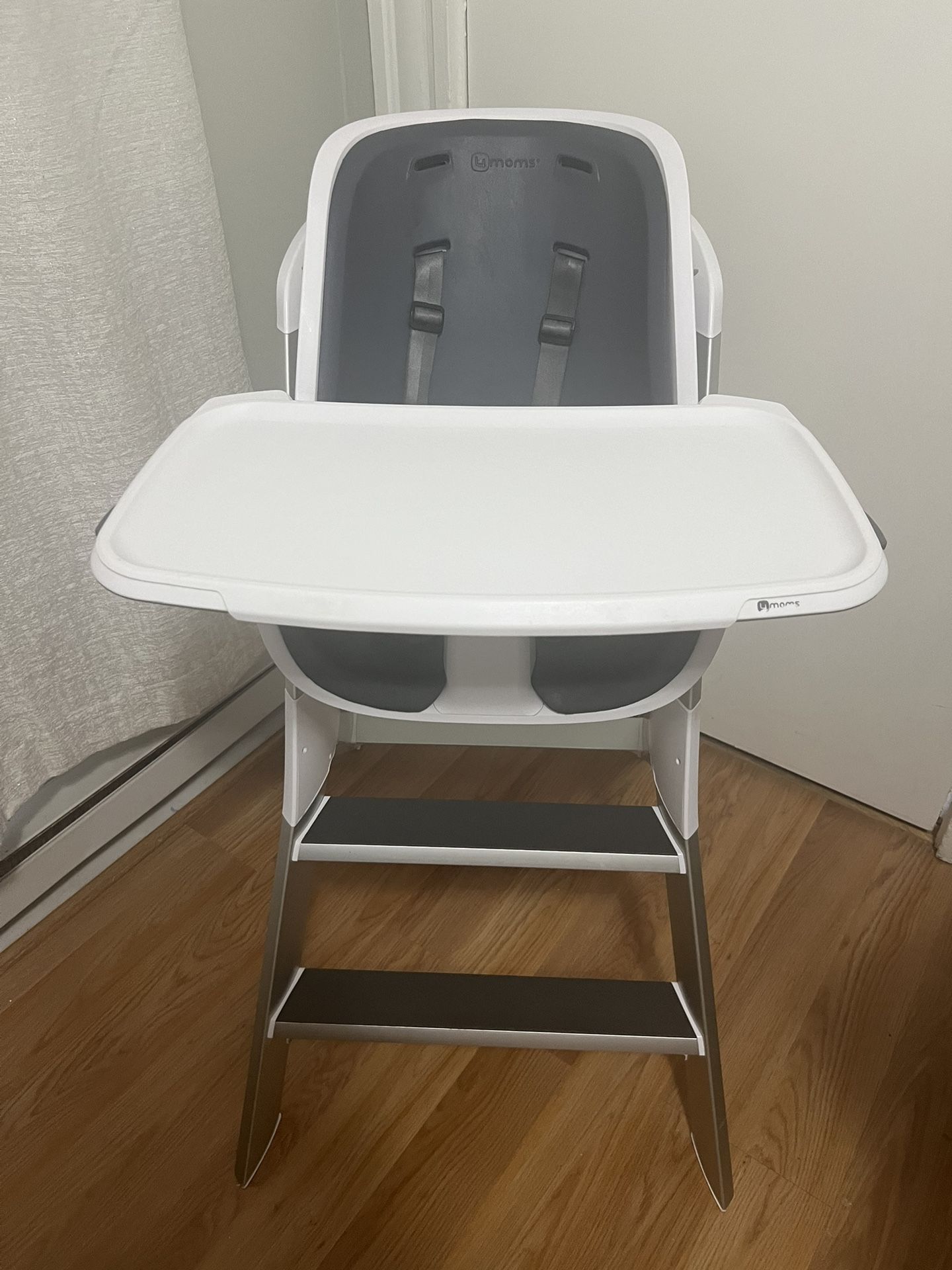4moms high Chair , Gray and White!