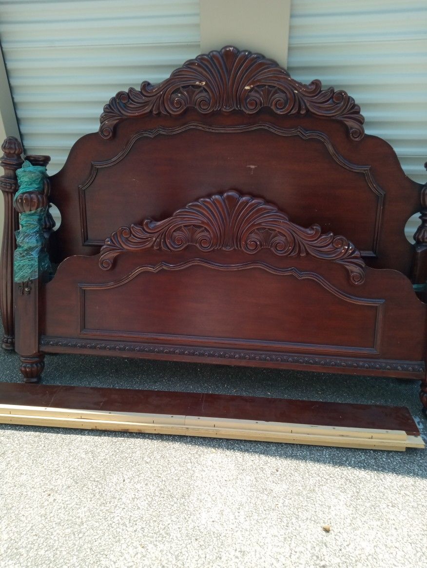 Amish Wood Design Bedframe For Queen Size Bed