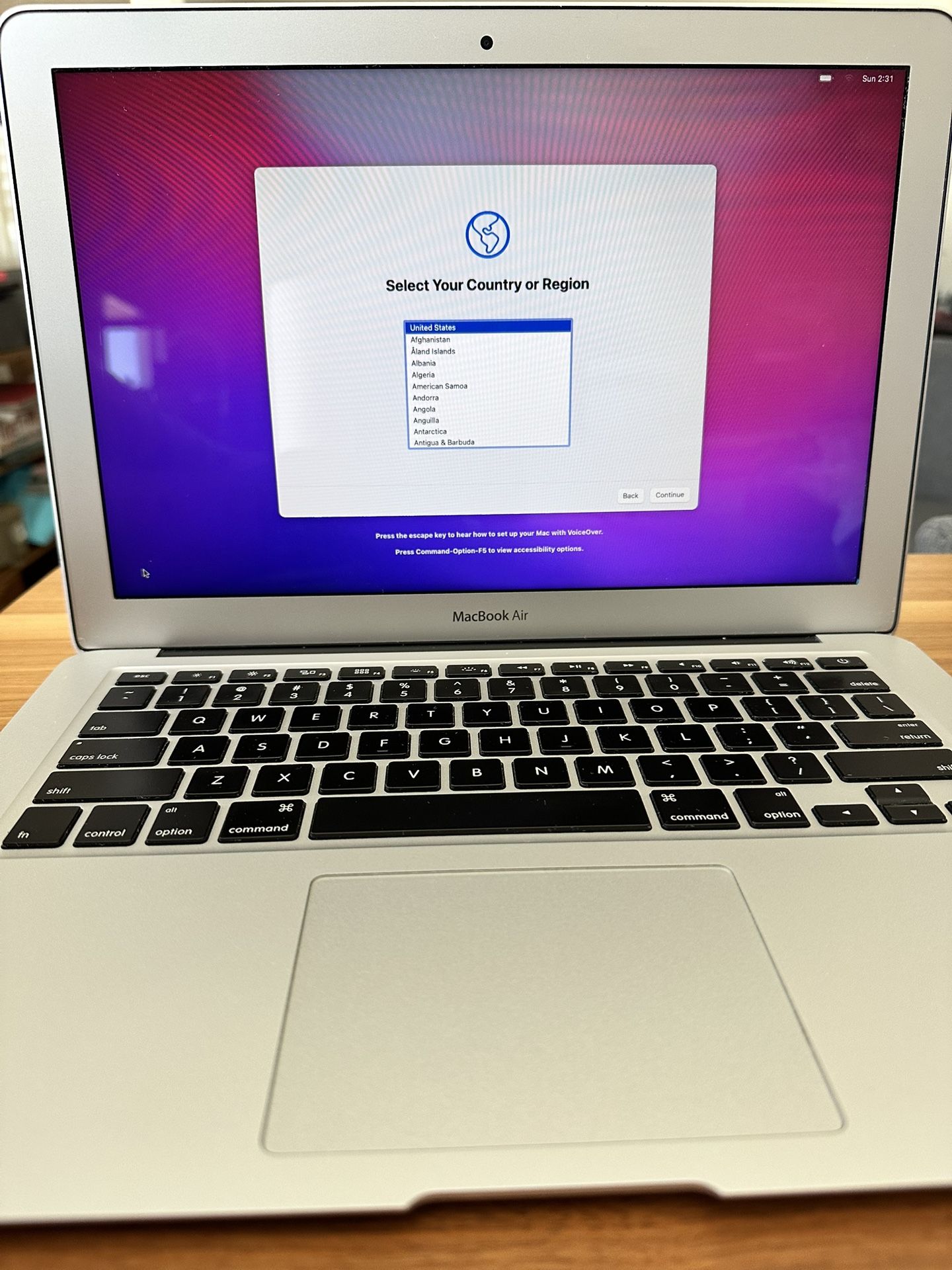 2017 Apple MacBook Air 13” i5 Laptop with Charger