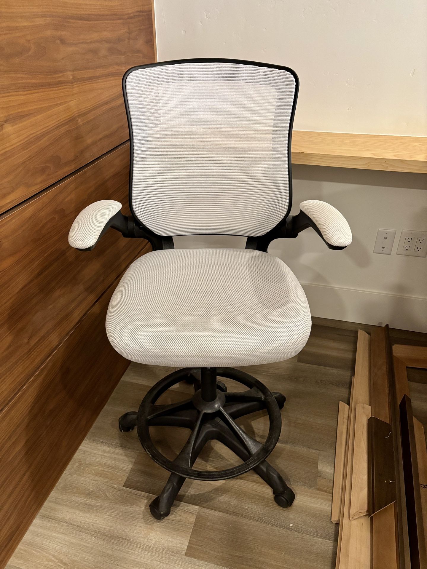 Tall Office Chair, Height Adjustable