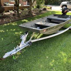 12 Ft Crestliner Boat ,15hp Mercury Outboard ,17ft Trailer