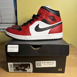 Jordan 1 Mid Chicago Toe Size 8