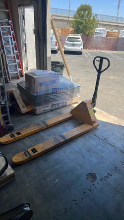 Uline Pallet Truck/Jack - Long Fork 60 x 27”