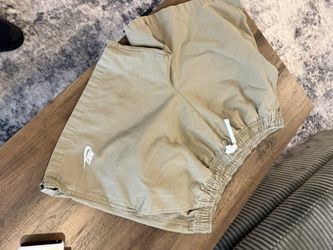 Nike Men’s Khaki Shorts Large