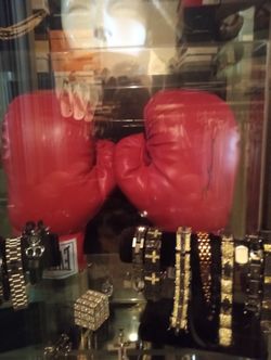 Muhammad Ali's Son Boxing Gloves And Spray Case With Certificate Of Authenticity