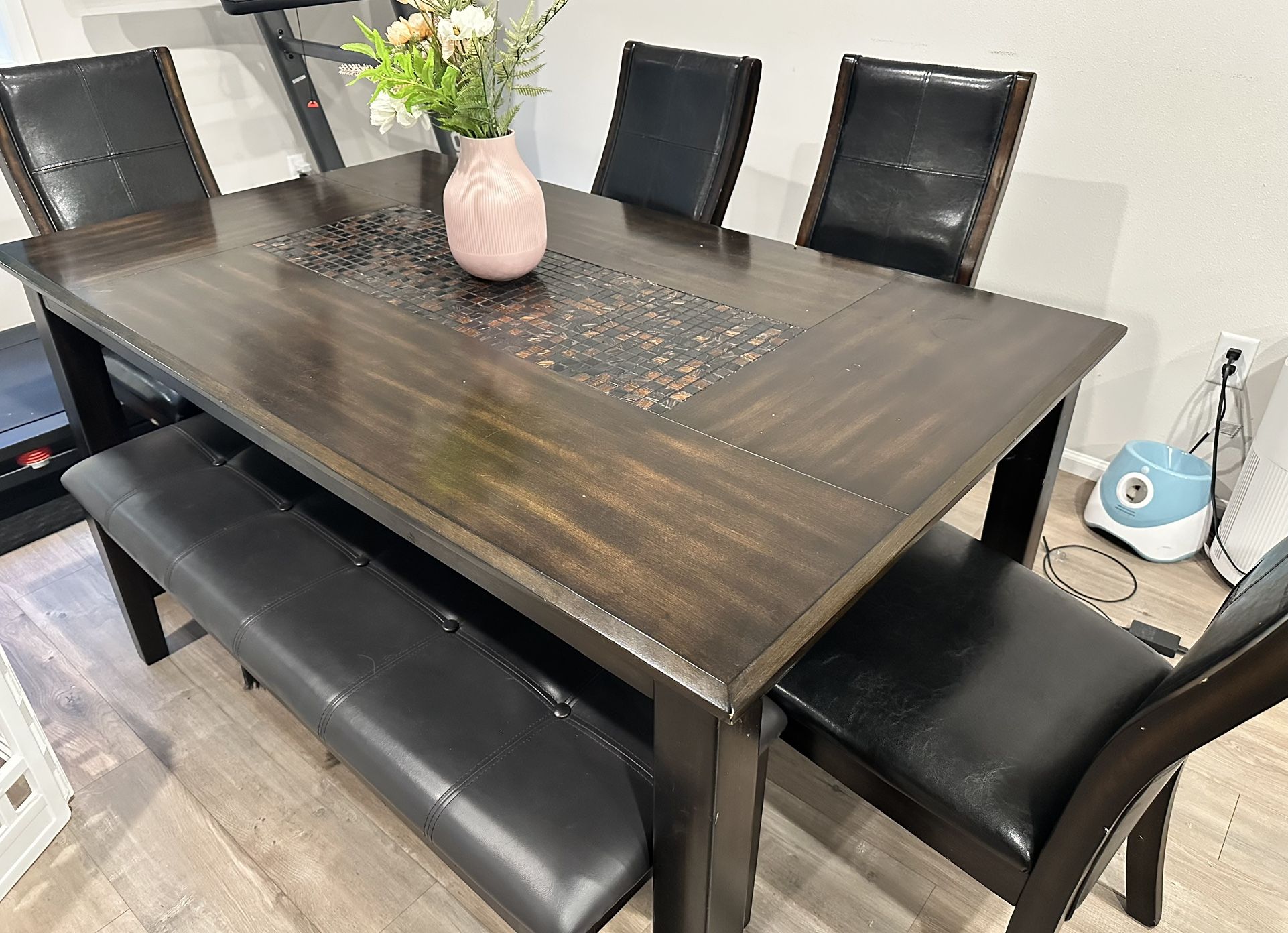 Dining Table with 4 Chairs – Pickup Only