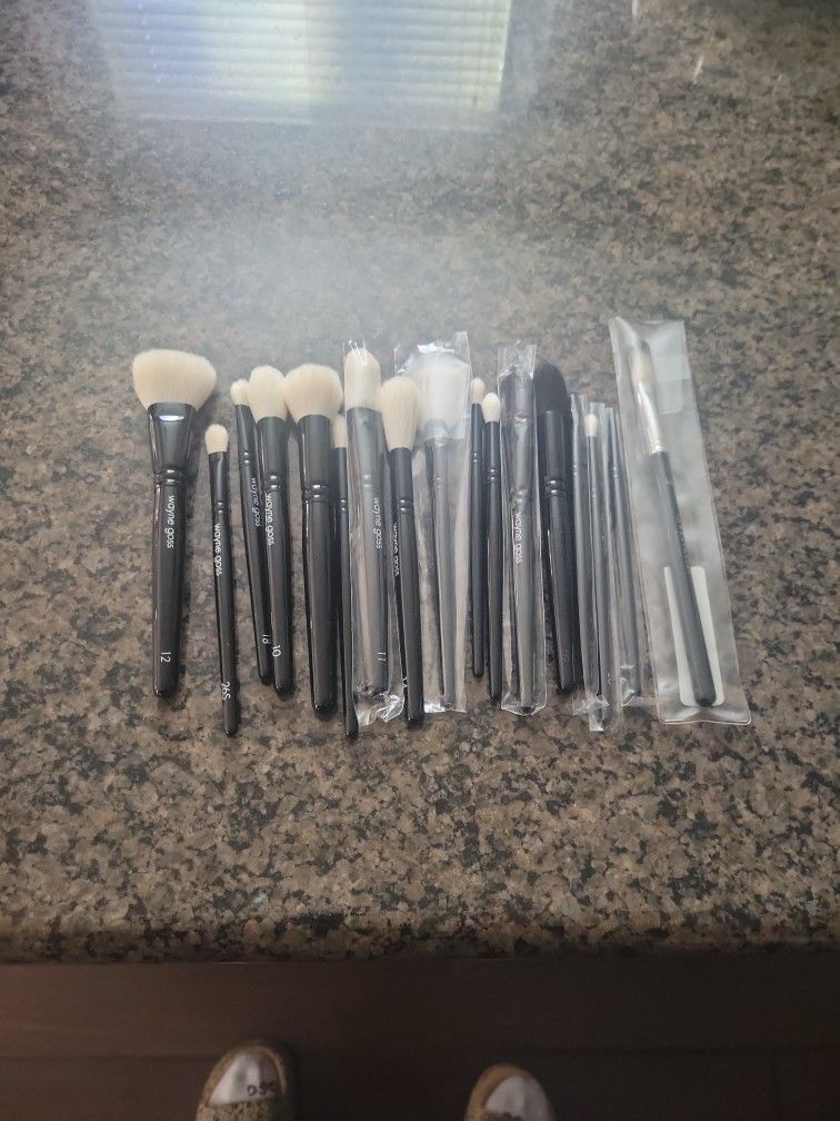 Wayne Goss Makeup Brushes