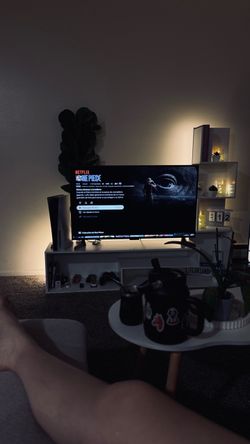 TV + TV Stand / Entertainment Center