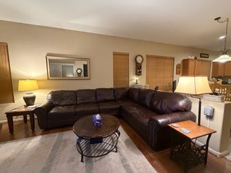 LARGE LEATHER SECTIONAL