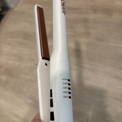 **$10** org purchased price **$20** like new Conair hair straightening Iron