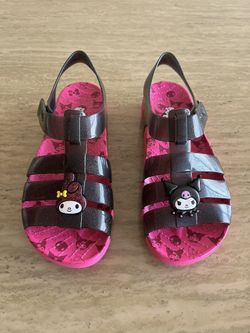 Crocs Unisex-Child Sanrio Isabella Sandals (Little Big Kid)