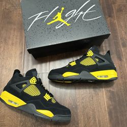 Jordan 4 Retro Thunder (2023) Pre owned Size 11 