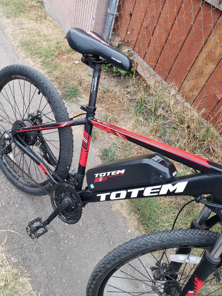 Up to 28mph. 40 miles range. Like brand new Conditions Just No brakes. Electric bike ebike e-bike Red & Black with Keys & Charger $420! Or once is fix