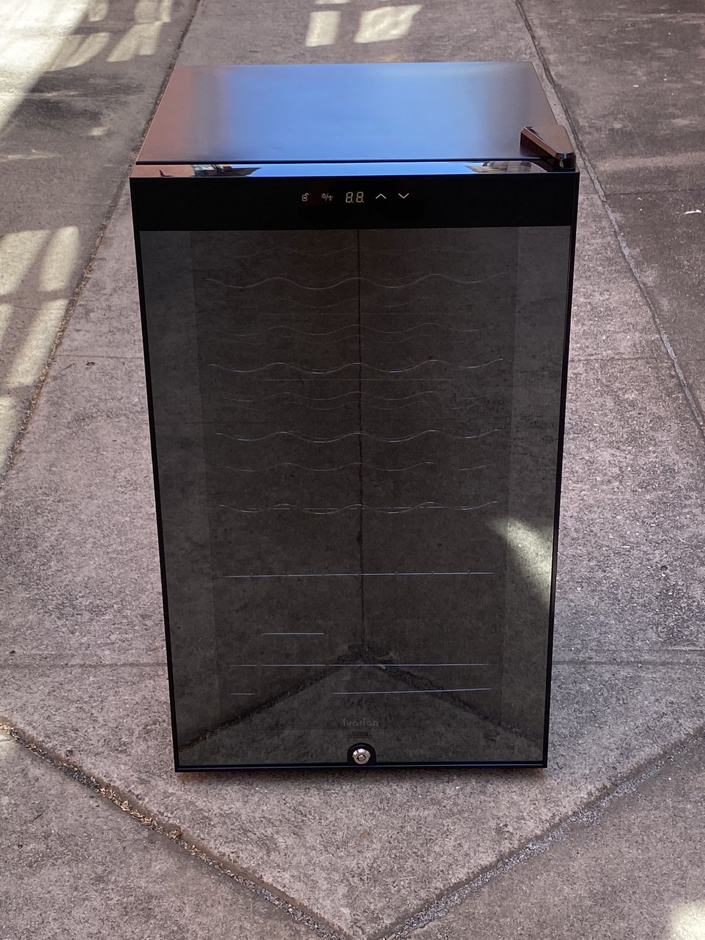 Ivation Wine Cooler/Mini fridge