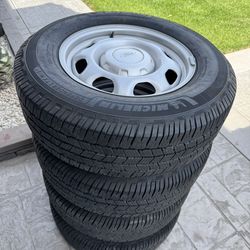 245 70 17 michellin defender Ltx m/s2 tires