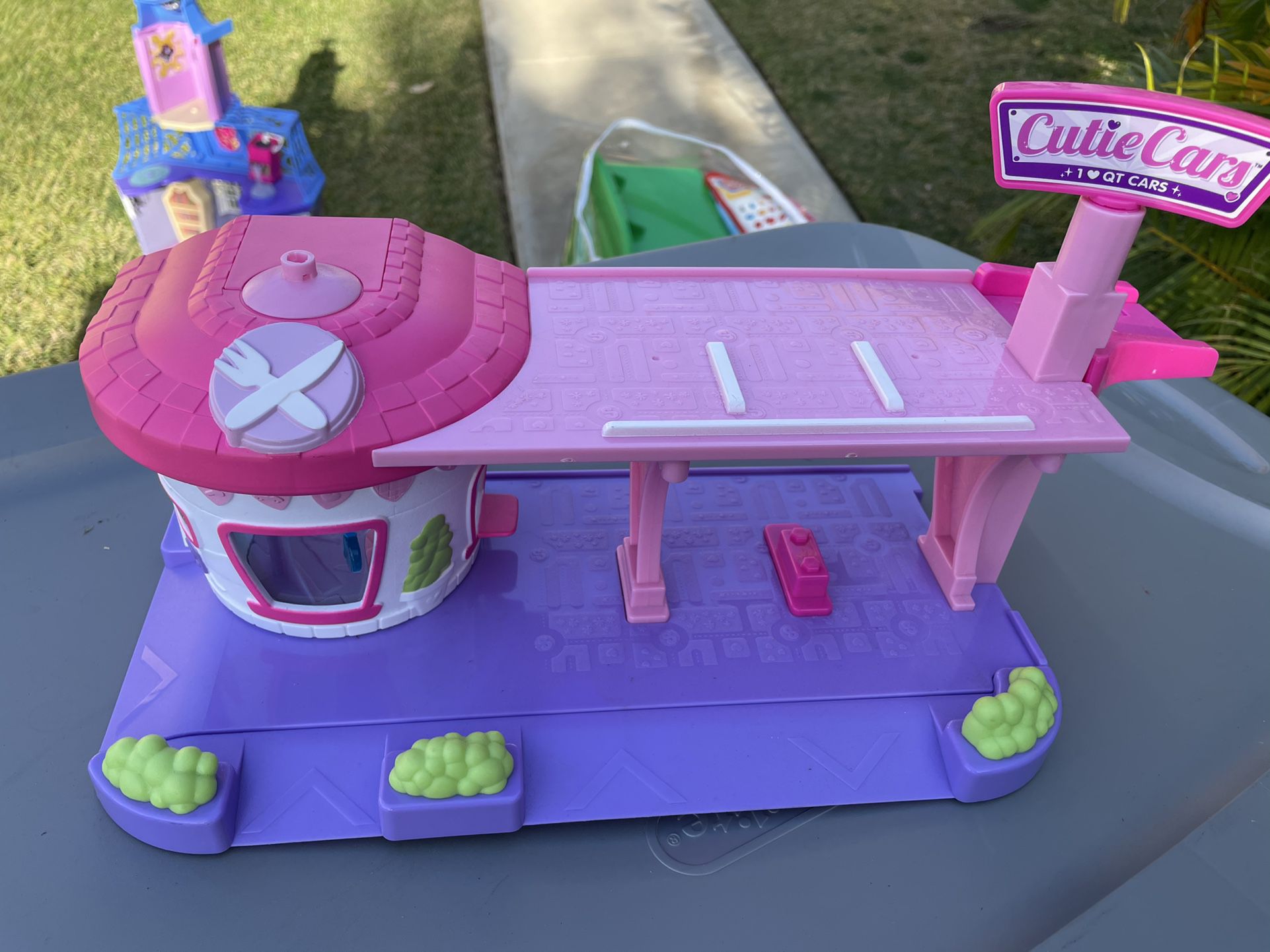 Shopkins Cutie Cars Toy Garage