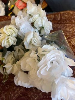 Bunch of white flowers bouquets for Wedding Deco