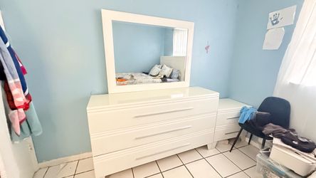 Bedroom set