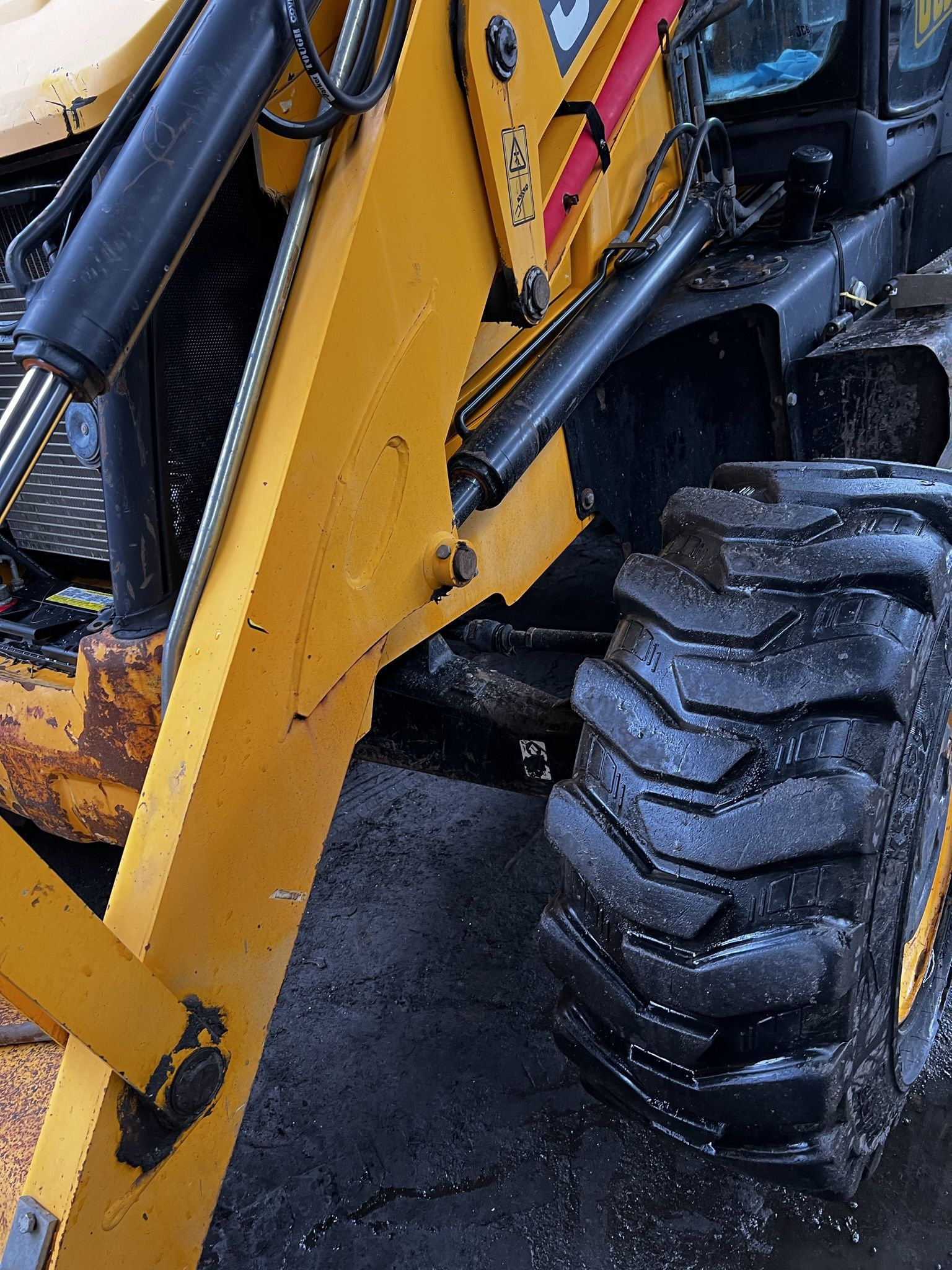 EXCAVATOR CATERPILLAR MOTOR JCB ONLY 4k HOURS