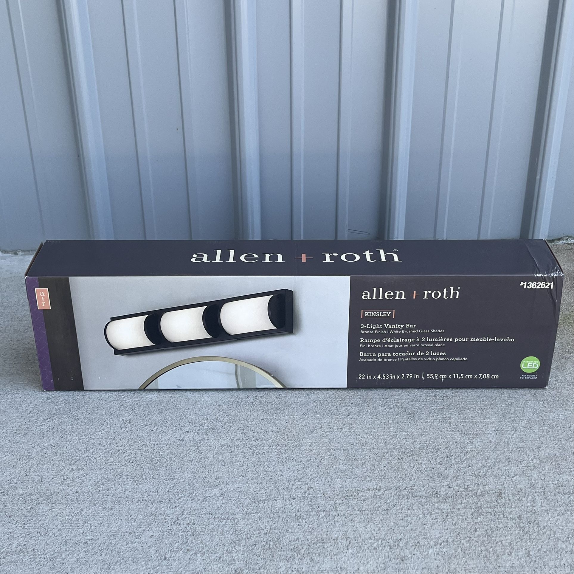 NEW IN BOX Modern Bathroom Vanity Light