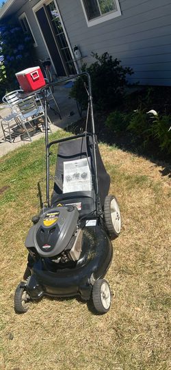 Yard machine, Lawnmower, mower runs great
